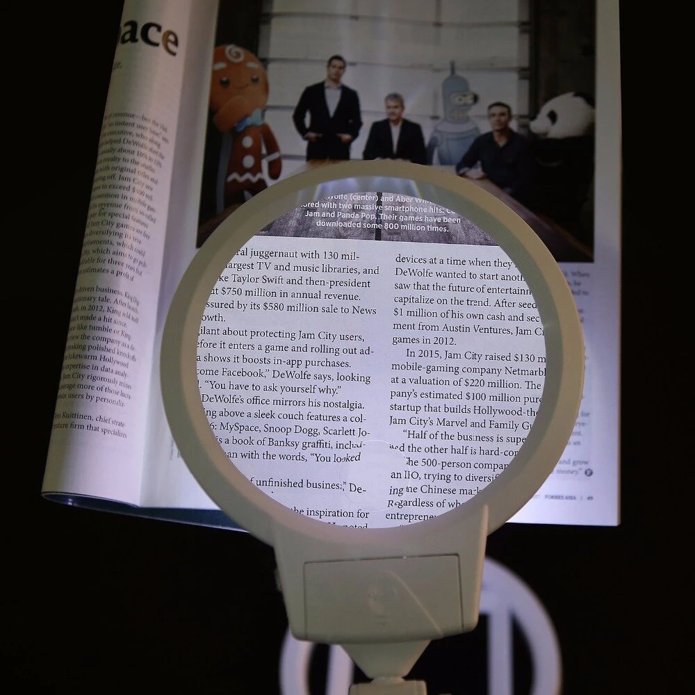 LED Desk Magnifier Lamp - Illuminated Foldable Light for Soldering, Reading & Hobbies - Image 4