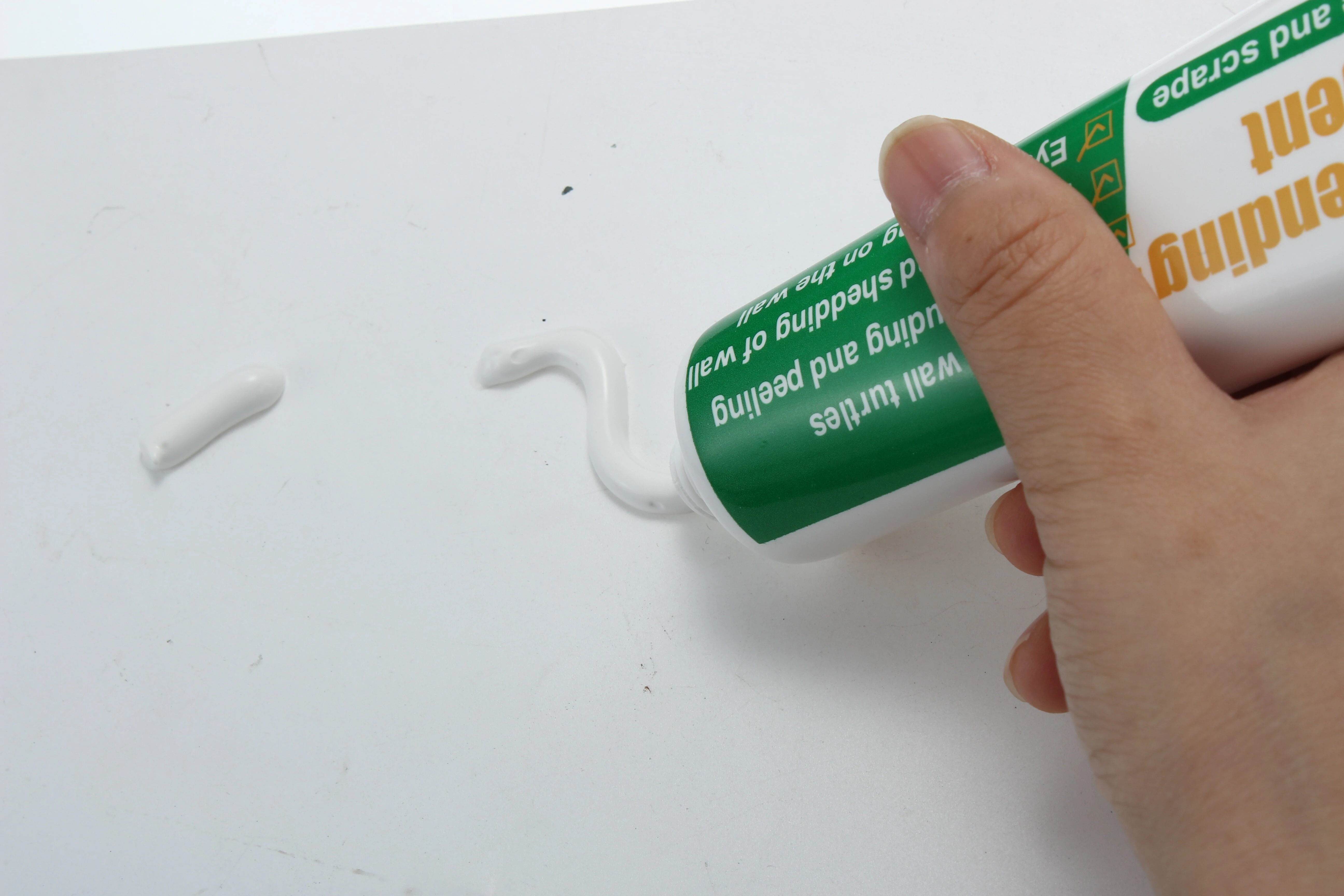 LIUMY Drywall Repair Patch & Crack Filler - Wall Mending Agent with Scraper - Image 3