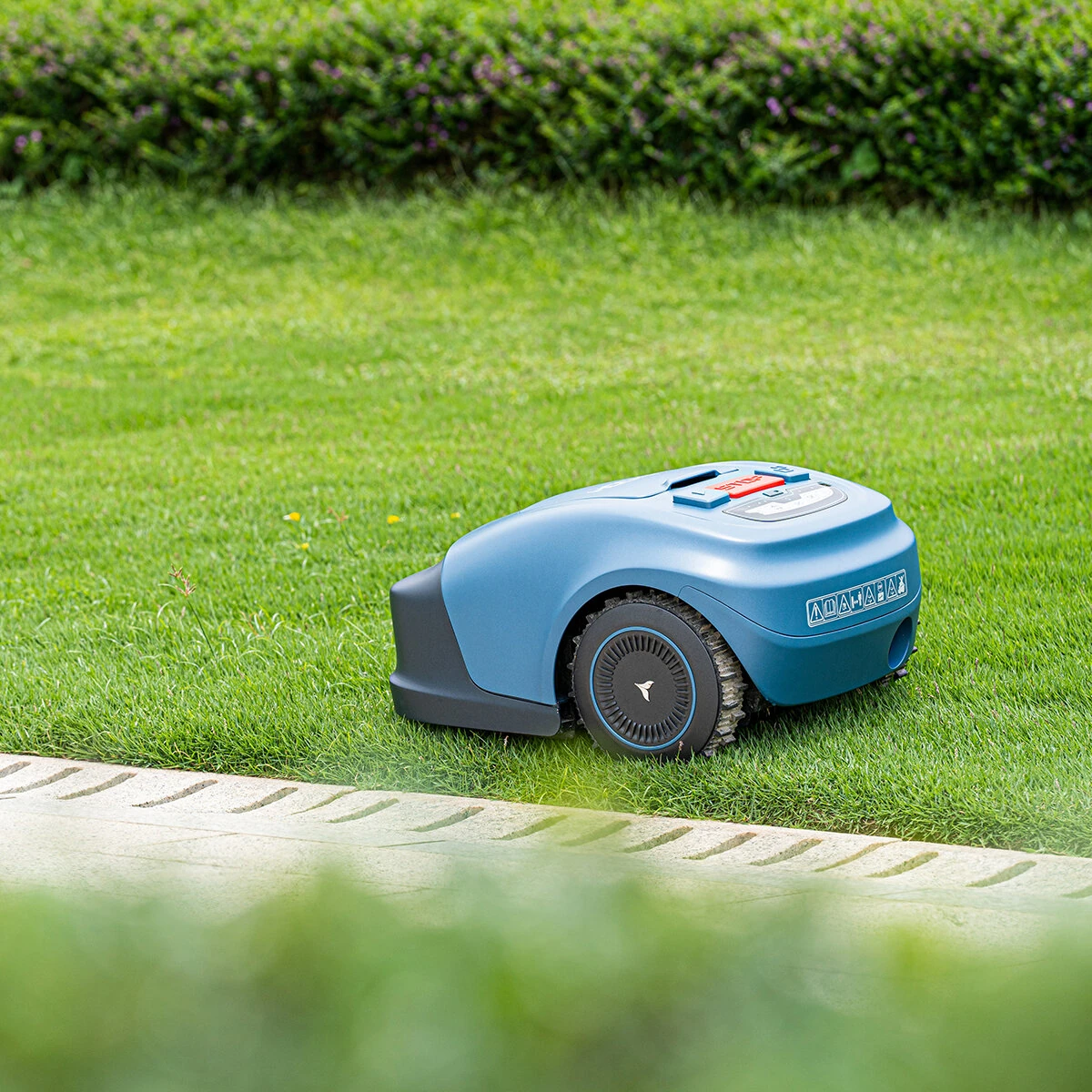 Robotic Lawn Mower with AI Navigation - 3000 RPM Brushless Motor - 20-55mm Cutting Height - Image 4