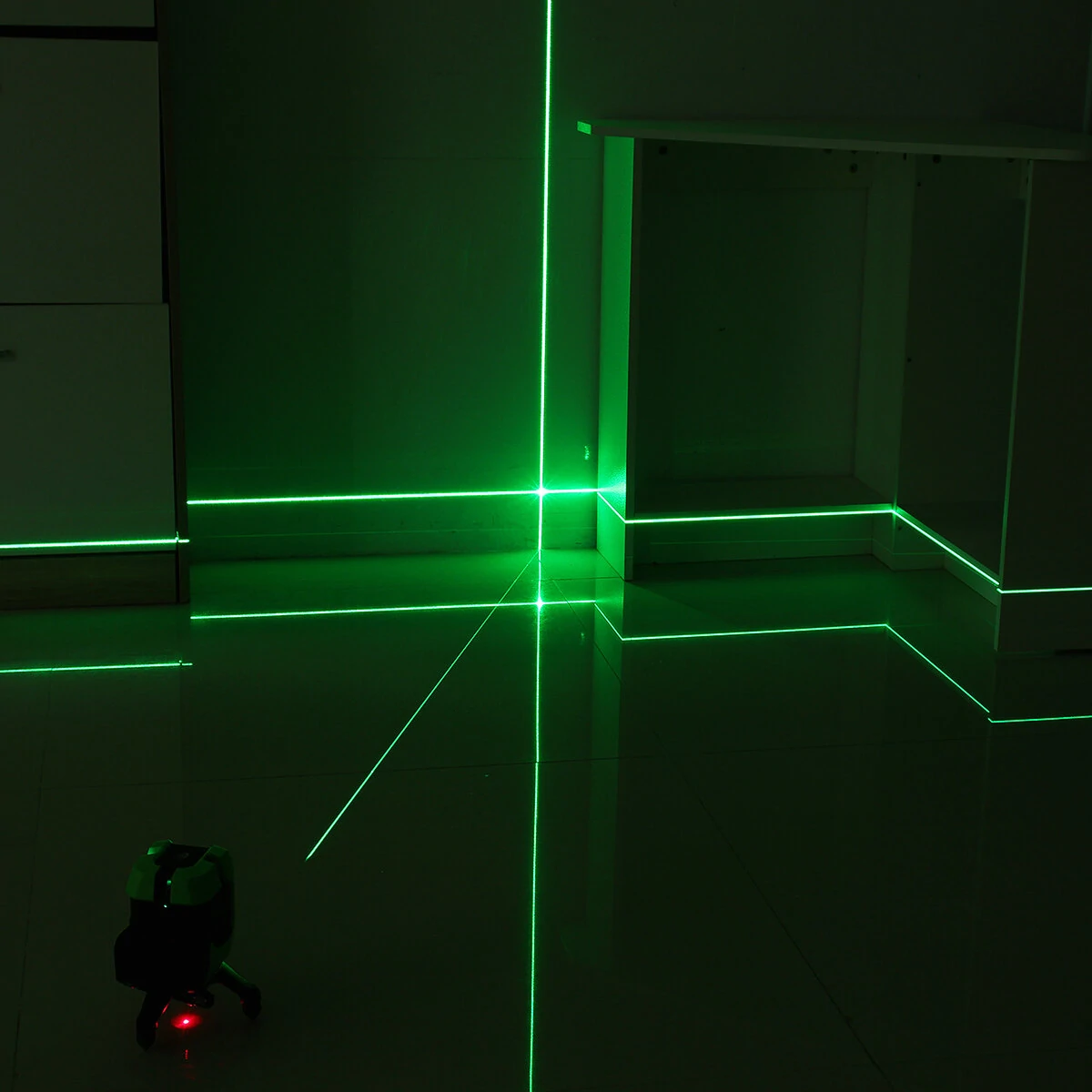 5 Lines USB Laser Level | 360° Rotatable Self-Leveling | Green Light for Indoor & Outdoor - Image 2