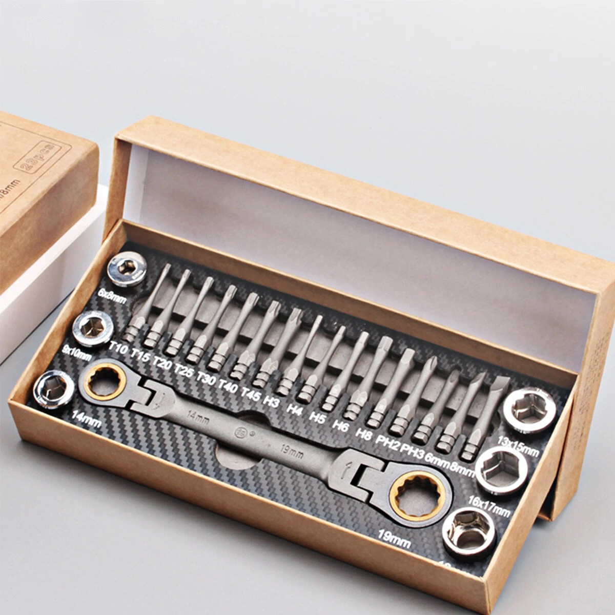 Craftsman Ratcheting Socket Wrench Set - Metric with Adapter & Screwdriver - Image 2