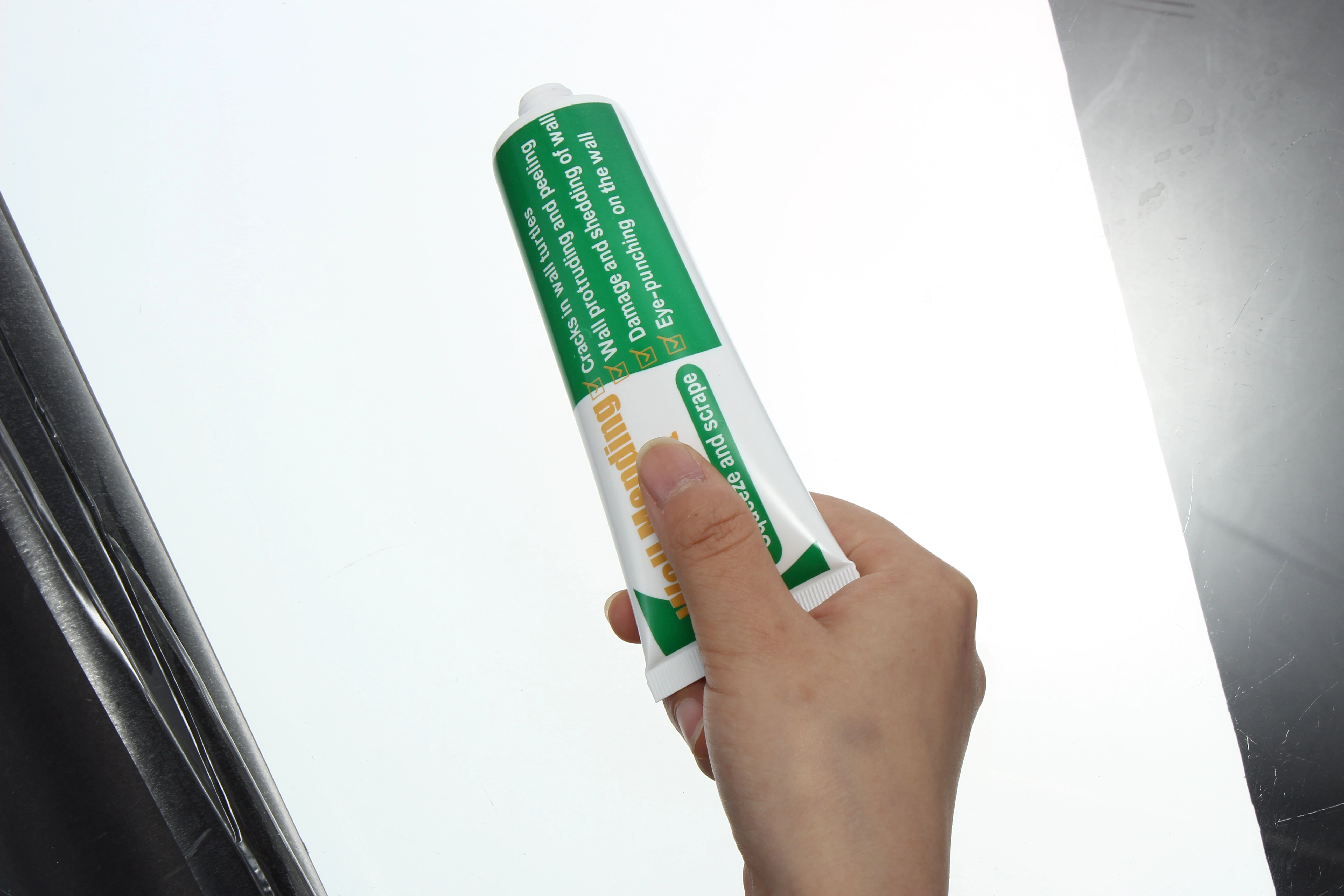 LIUMY Drywall Repair Patch & Crack Filler - Wall Mending Agent with Scraper - Image 2