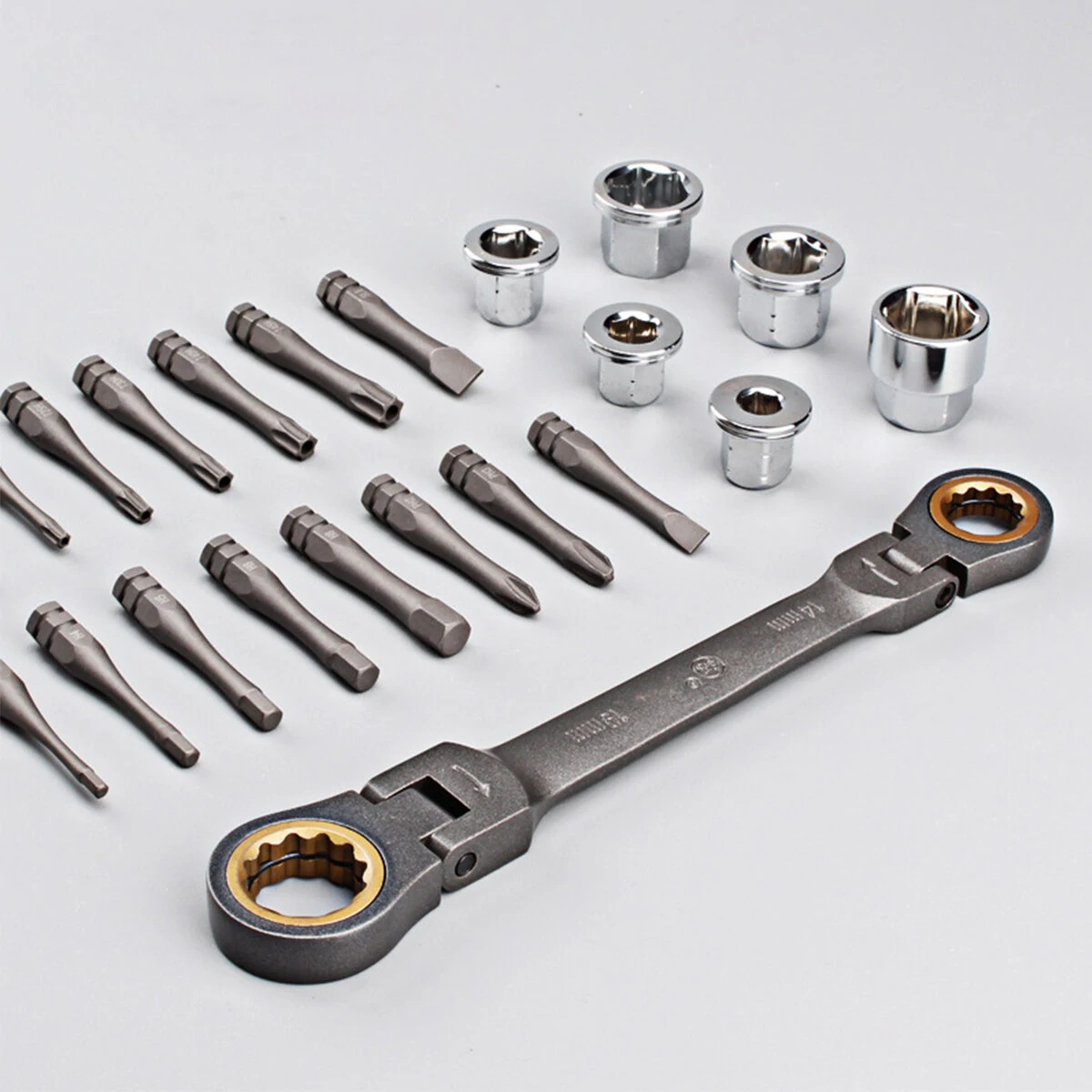 Craftsman Ratcheting Socket Wrench Set - Metric with Adapter & Screwdriver - Image 3