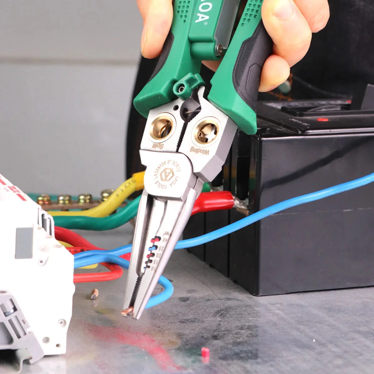 LAOA 7-in-1 Stainless Steel Wire Stripper | High Precision Electrical Tool | Ergonomic Design - Image 3