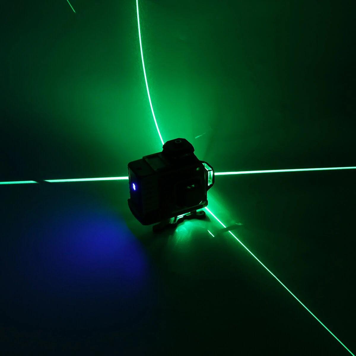 4D 16 Lines Green Laser Level - 360° Self Rotary Leveling Tool with 2 Batteries - Image 2