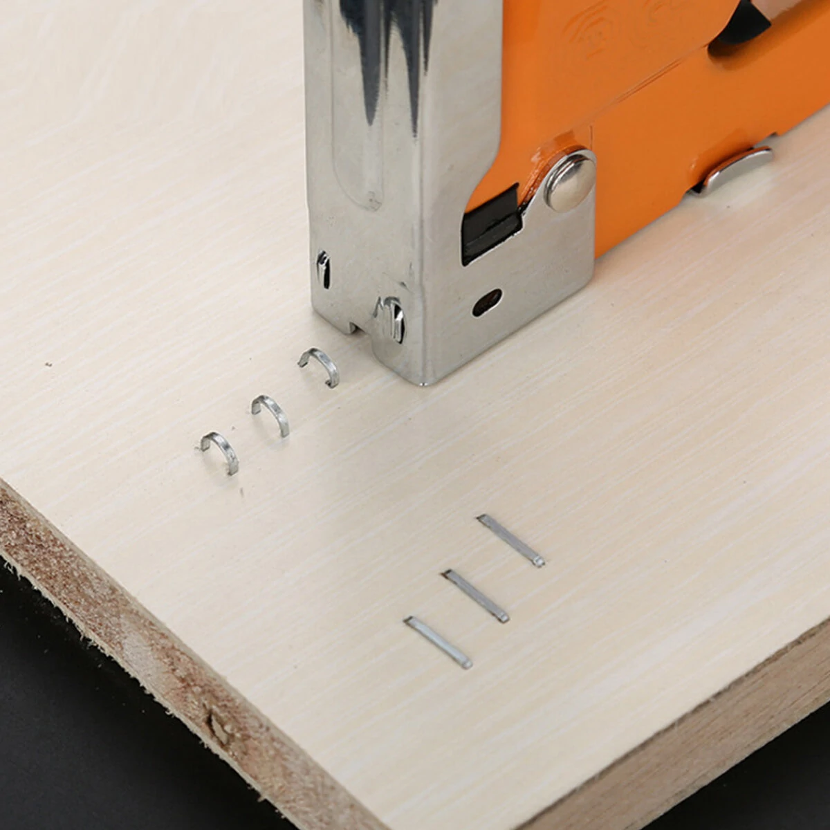 Manual Hand Nailer Stapler for U Nails & T Nails - 600 Nail Kit - Steel Nailing Machine - Image 4