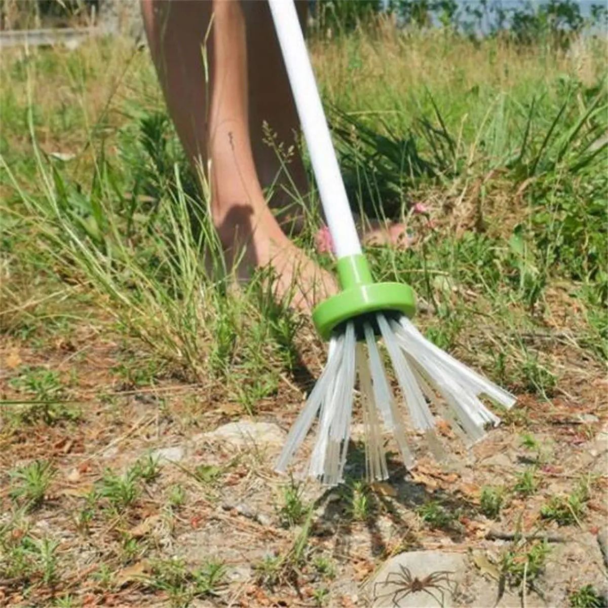 Spider Catcher Gun - Humane Bug Trap & Animal Repeller Tool | Critter Remover - Image 4