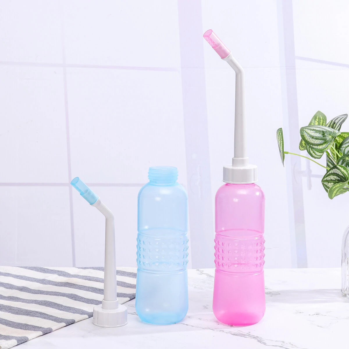 Portable Bidet Sprayer - 560ml Handheld Travel Toilet Bottle for Personal Hygiene